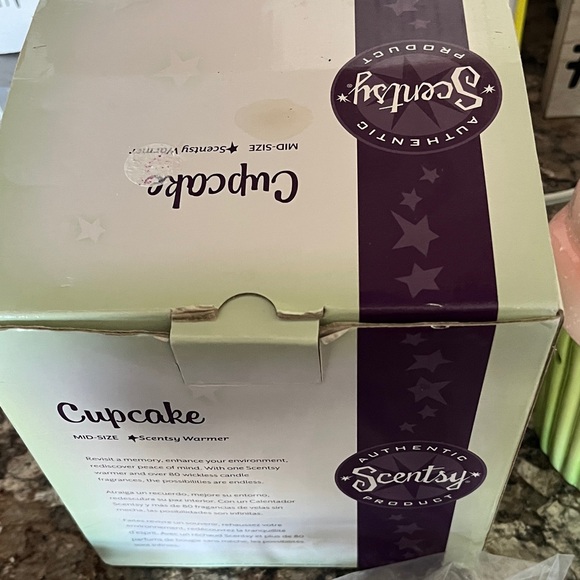 Scentsy Cupcake Warmer - Pink and Green Delight 🧁 - Picture 5 of 5